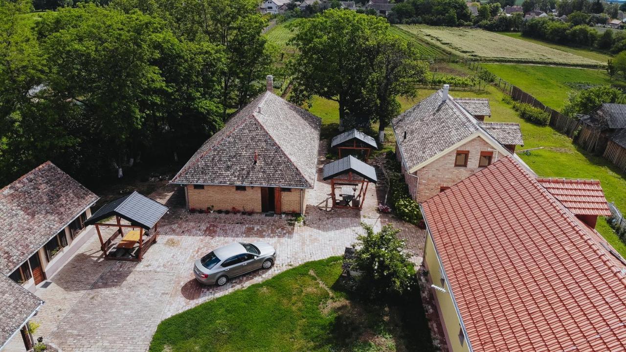 Nocleg ze śniadaniem Sobe Kod Baje - Baranjska Kuca 3*