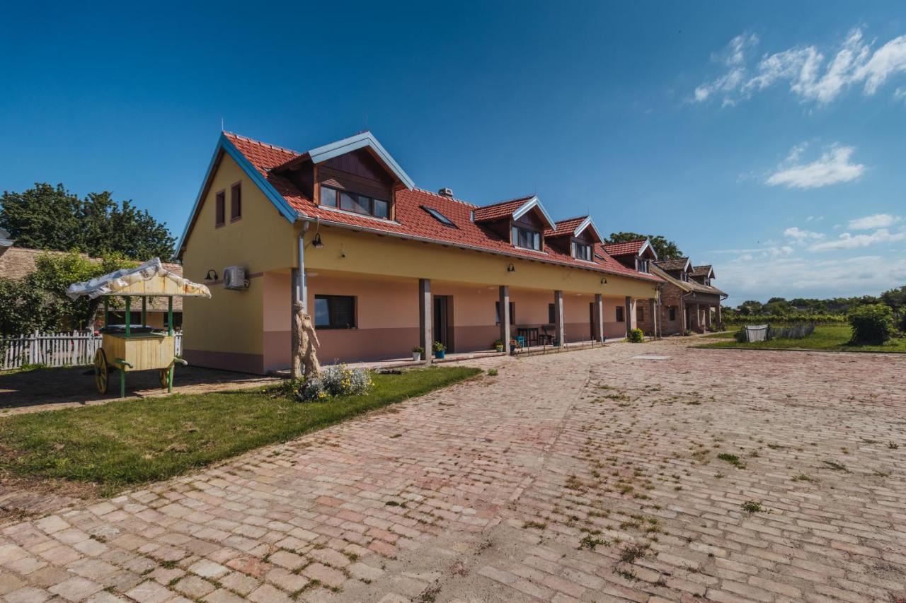 Nocleg ze śniadaniem Sobe Kod Baje - Baranjska Kuca Karanac